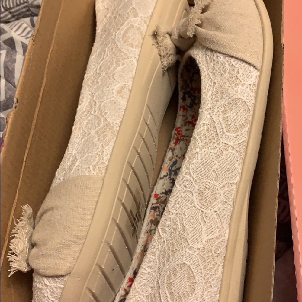 Lace appliqué flats